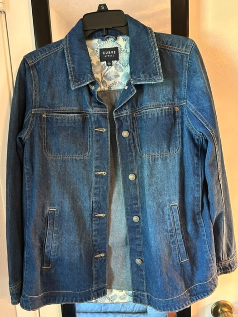 Curve Appeal. Curvy dark blue denim jacket. L
